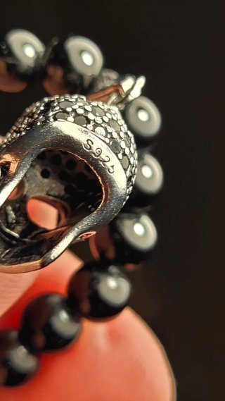 Collar Cuentas piedras Obsidiana y Calavera Plata