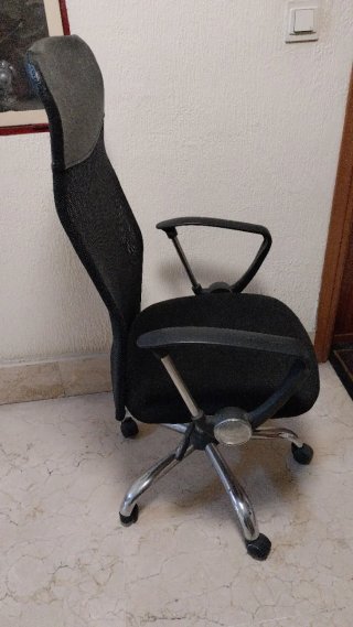 Silla de oficina negra