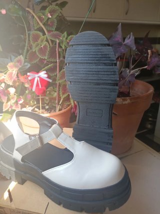 Sandalias plataforma blancas y negras