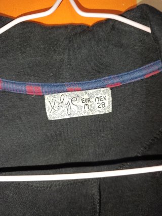 Chaqueta negra estilo militar
