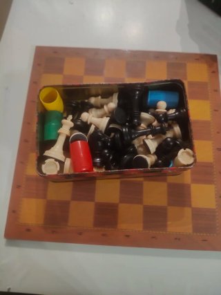 Tablero de ajedrez y parchís