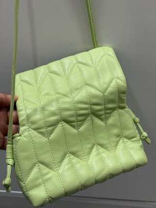 Bolso de hombro verde menta acolchado