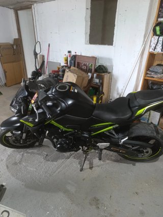 Kawasaki Z900 Negra y Verde
