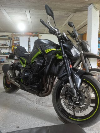 Kawasaki Z900 Negra y Verde