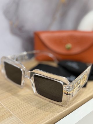 Gafas de sol Fendi transparentes y doradas