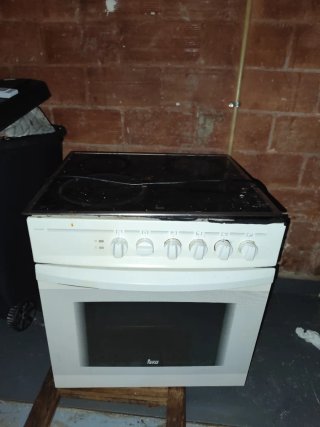 Cocina eléctrica con horno Teka