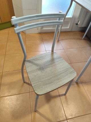 Mesa de cocina con 4 sillas