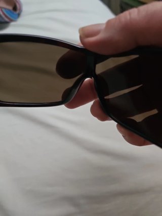 Occhiali da sole neri e marroni