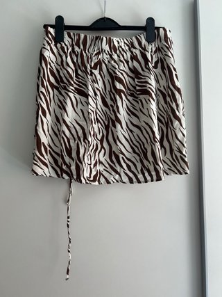 Falda Bershka Estampado Cebra Talla L