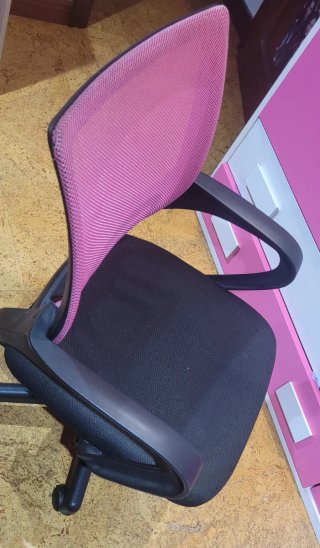 Silla de escritorio ergonómica rosa