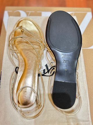 (38)Sandalias doradas Zara talla 38