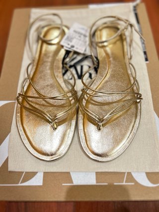 (38)Sandalias doradas Zara talla 38