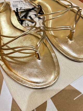 (38)Sandalias doradas Zara talla 38