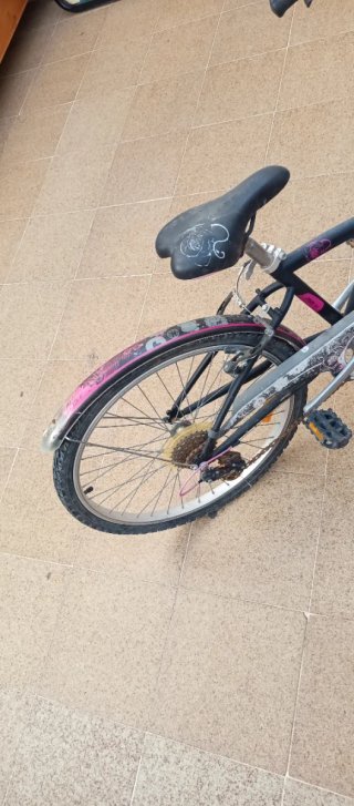 Bicicleta infantil B'TWIN rosa y negra