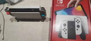 Nintendo Switch OLED bianca