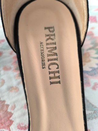 Sandalias negras PRIMICHI con perlas