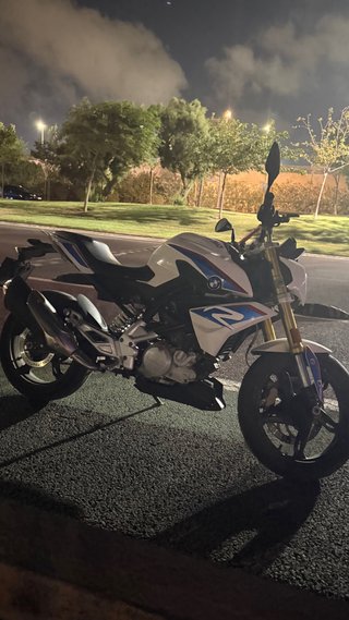 BMW G310R Naked Blanca y Azul