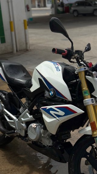BMW G310R Naked Blanca y Azul