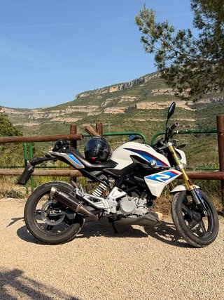 BMW G310R Naked Blanca y Azul