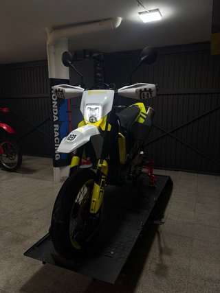 Husqvarna 701 SM 2024 Supermotard