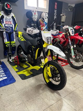 Husqvarna 701 SM 2024 Supermotard