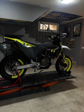 Husqvarna 701 SM 2024 Supermotard