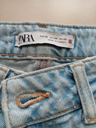 Pantalón vaquero Zara desgastado