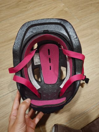 Casco infantil rosa Decathlon