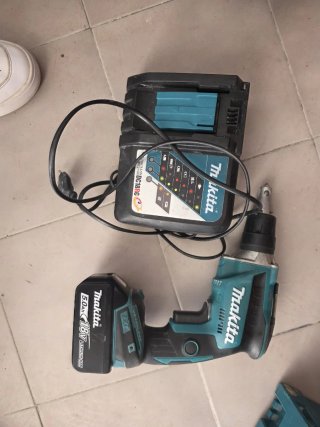 Atornillador Pladur Makita 18V + Cargador