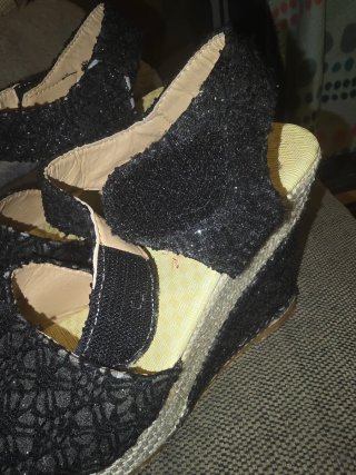 Tacones de cuña negros y beige talla 35