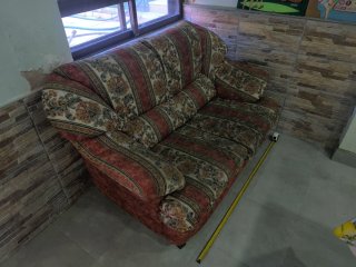 Sofá de tela multicolor