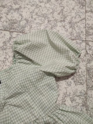 Camiseta cuadros verde manga abullonada