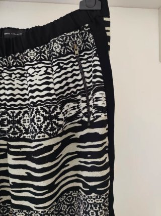 Pantaloni slim Mango fantasia