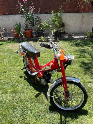 Mobylette AV70 Roja
