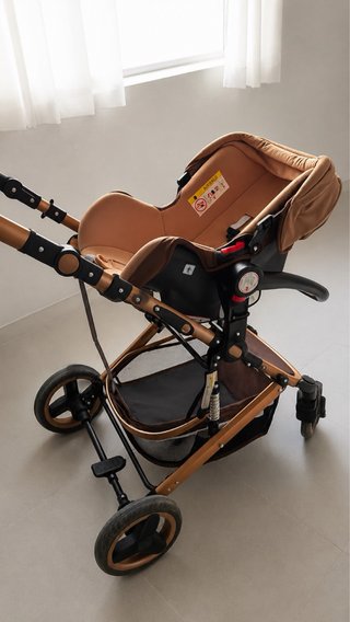 Carrito de bebé con silla de coche