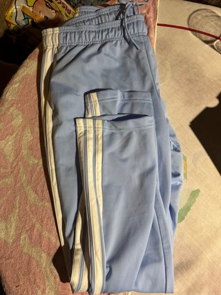 Chándal Adidas Azul con Rayas Blancas