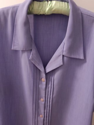 Blusa morada de manga corta
