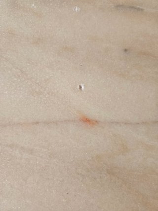Tavolo in alabastro bianco e rosso