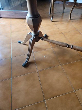 Tavolo in alabastro bianco e rosso