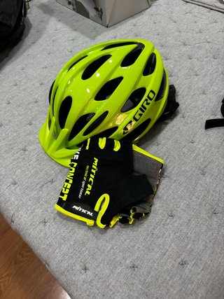 Casco Giro y Guantes Ciclismo Míticos