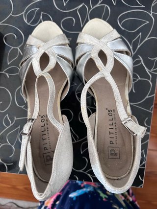 Zapatos de tacón Pitillos dorados y plateados