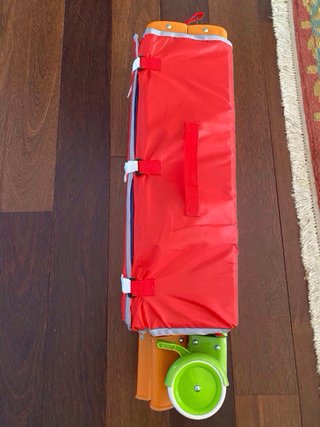 Cuna de viaje con colchón en perfecto estado.