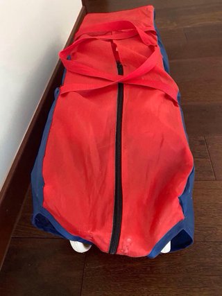Cuna de viaje con colchón en perfecto estado.