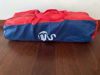 Cuna de viaje con colchón en perfecto estado.