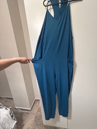 Mono mujer azul
