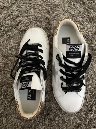 Golden Goose Sneakers Blancas y Doradas