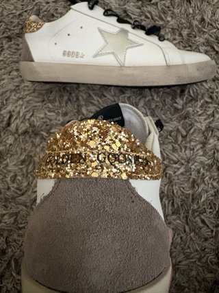 Golden Goose Sneakers Blancas y Doradas