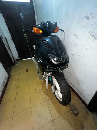 Yamaha Aerox Negra