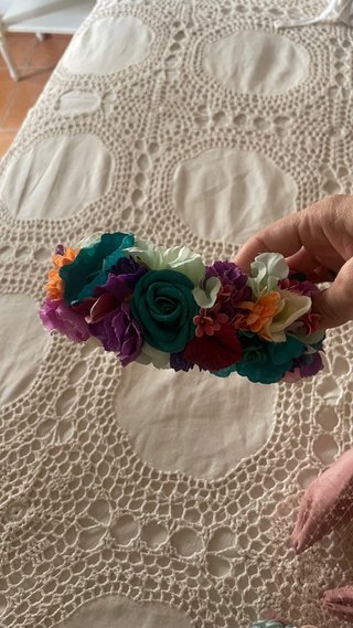 Tocado de flores multicolor