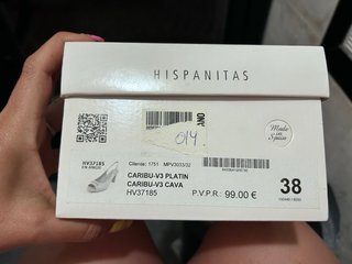 Zapatos Hispalitas dorados y plateados